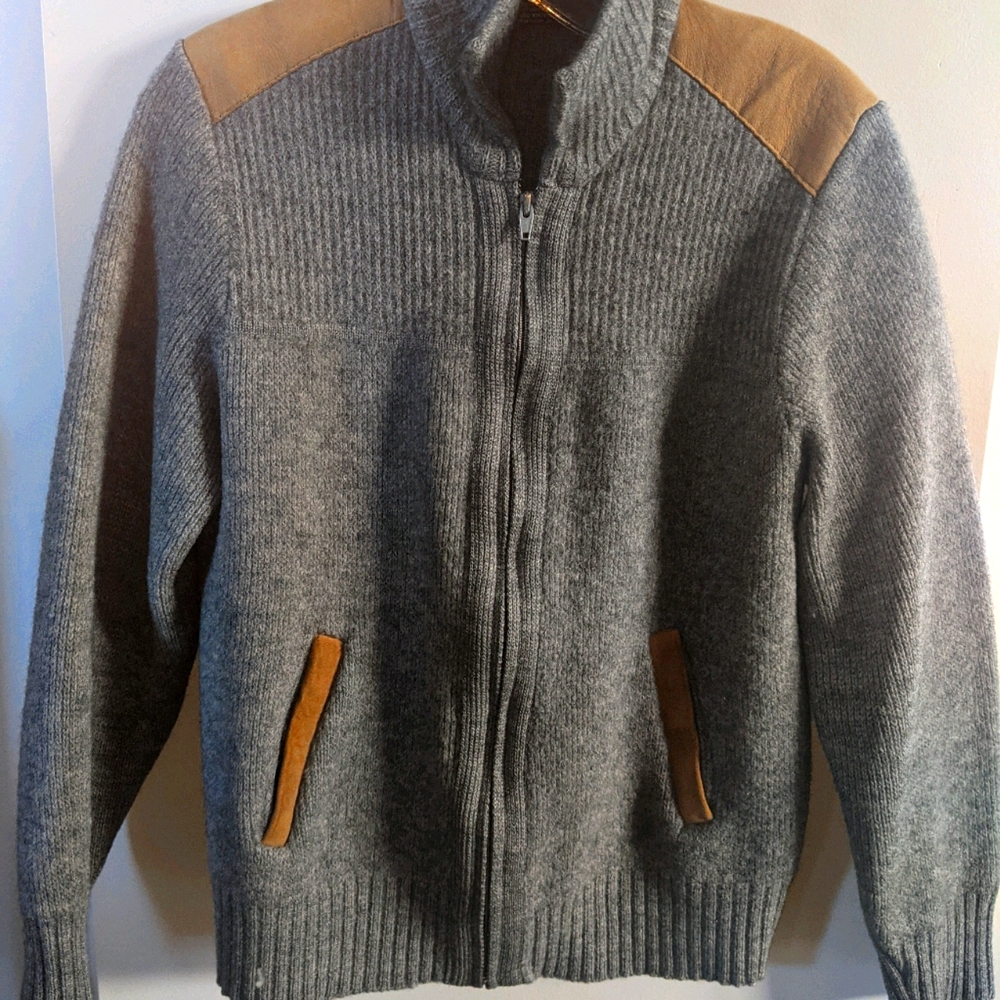 Vintage Tundra brand 100% virgin wool sweater